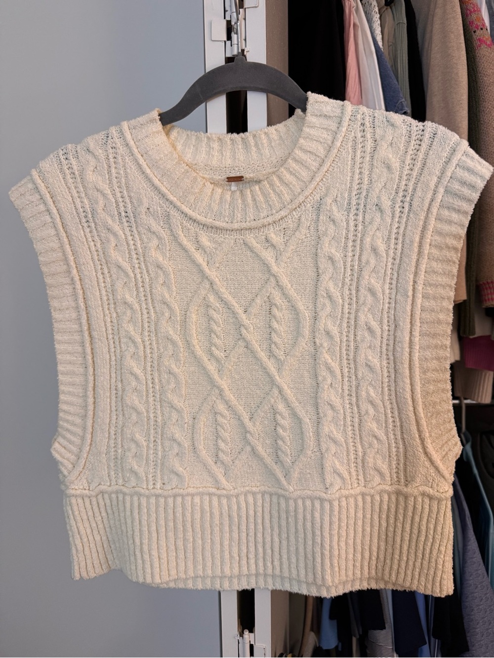 Sanctuary Cream Cable-Knit Vest